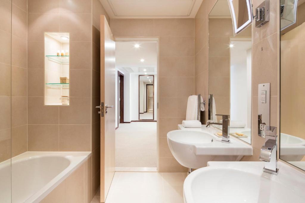 COMO Metropolitan London room