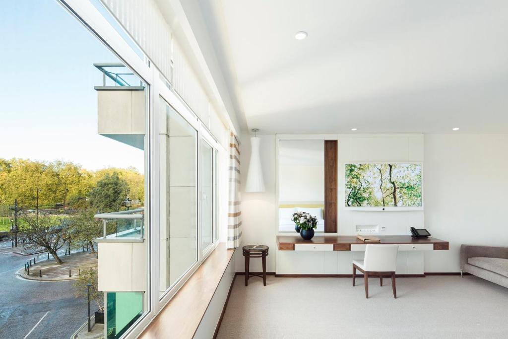 Junior Suite with Park View