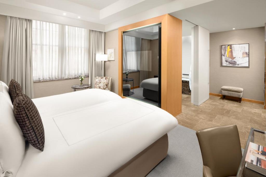 Conrad London St James room