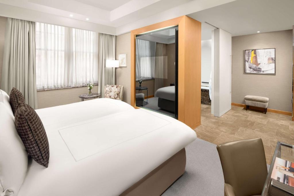 Conrad London St James room