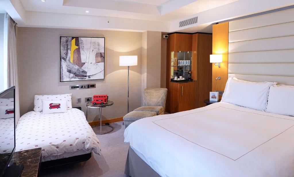 Family King Room with a Single Bed