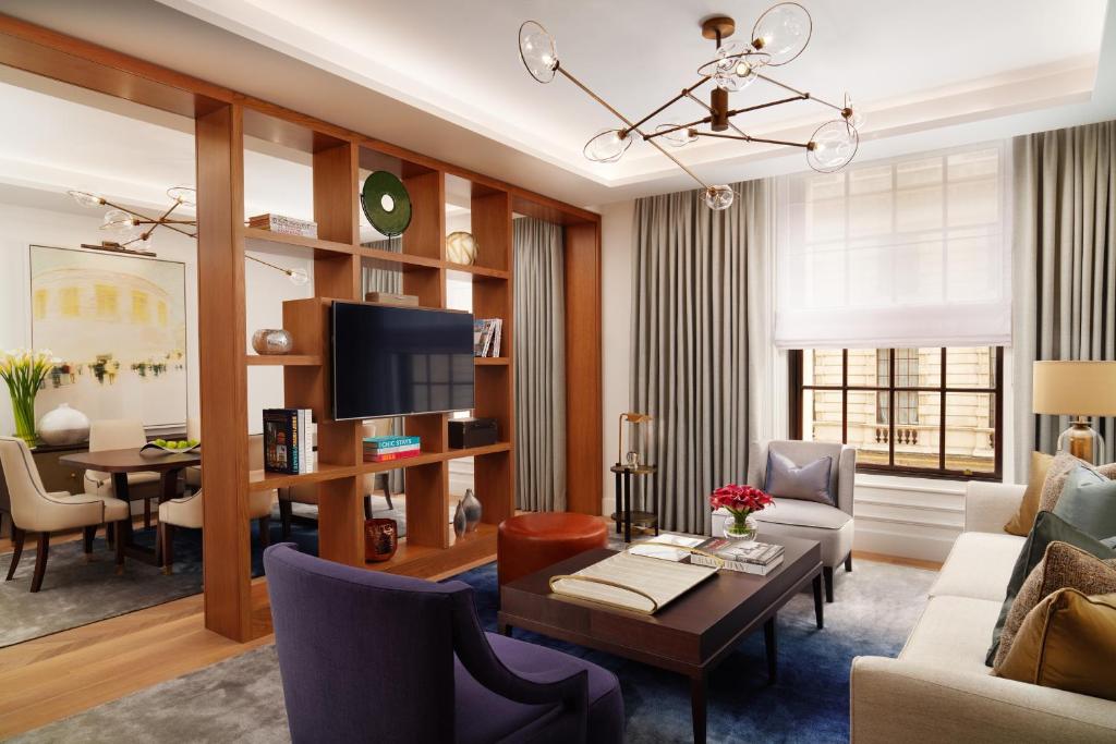 Corinthia London room