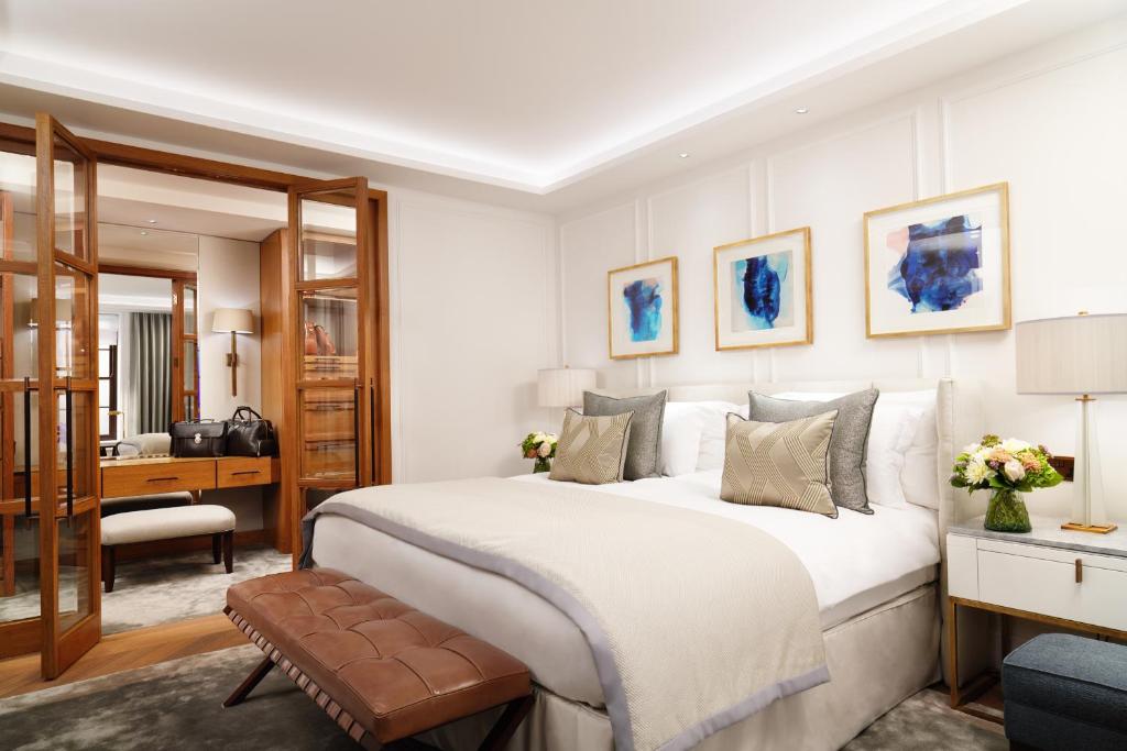 Corinthia London room