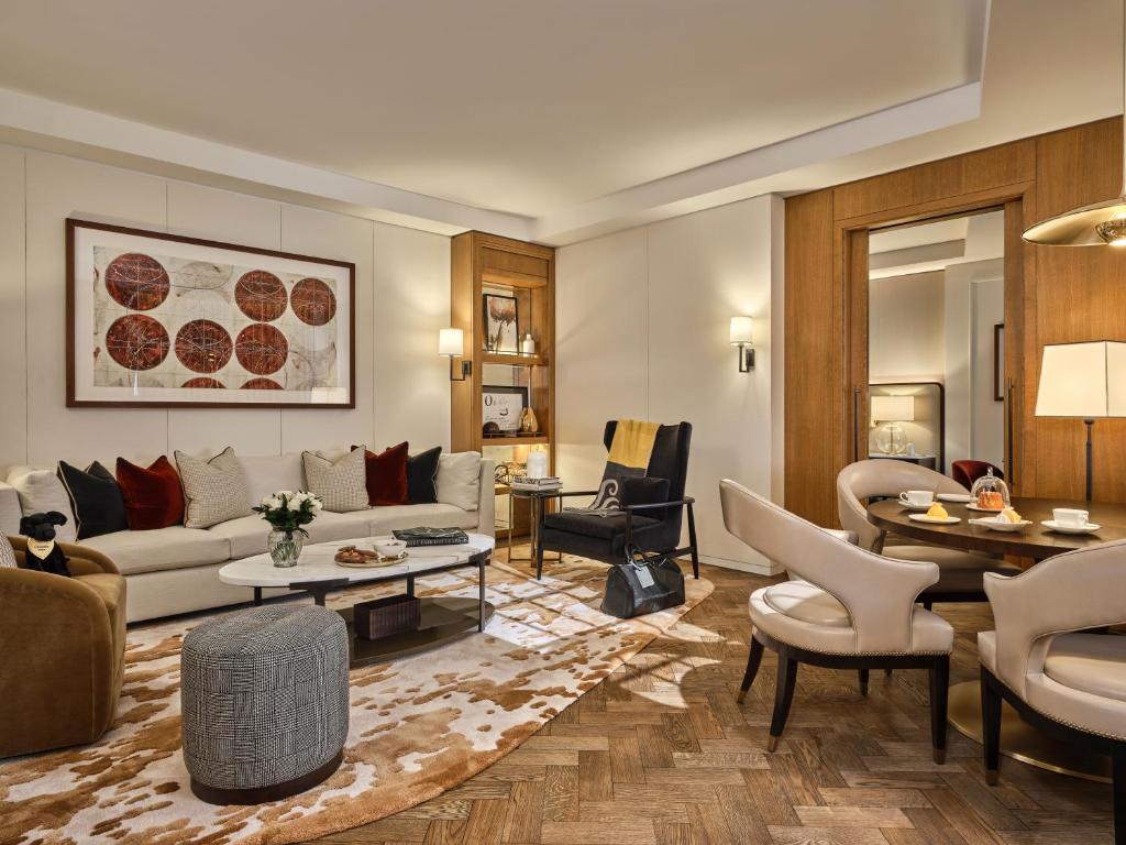 Whitehall Suite