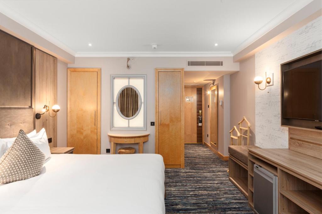 Courthouse Hotel London room