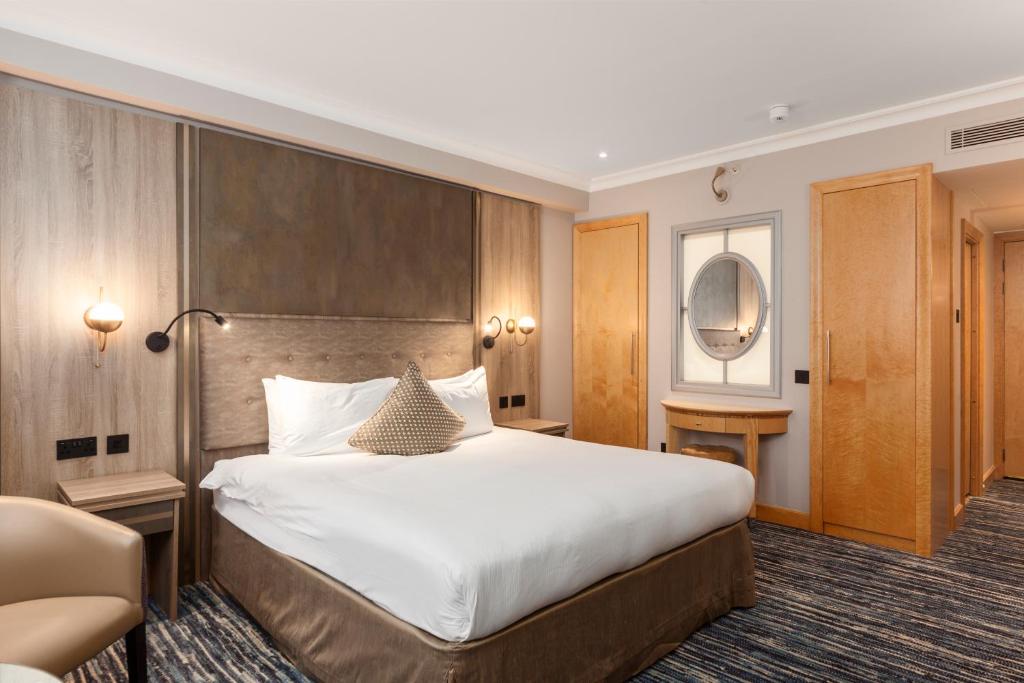 Courthouse Hotel London room