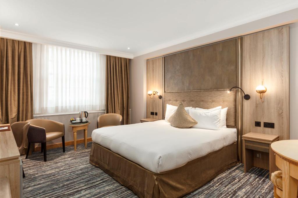 Courthouse Hotel London room