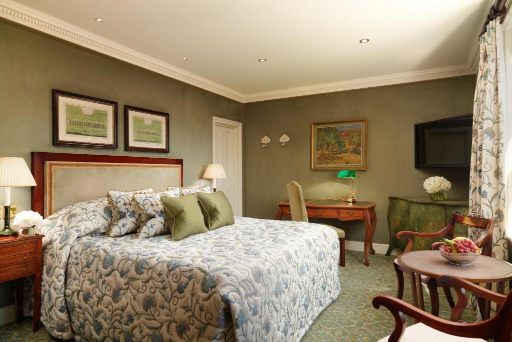 Egerton House room