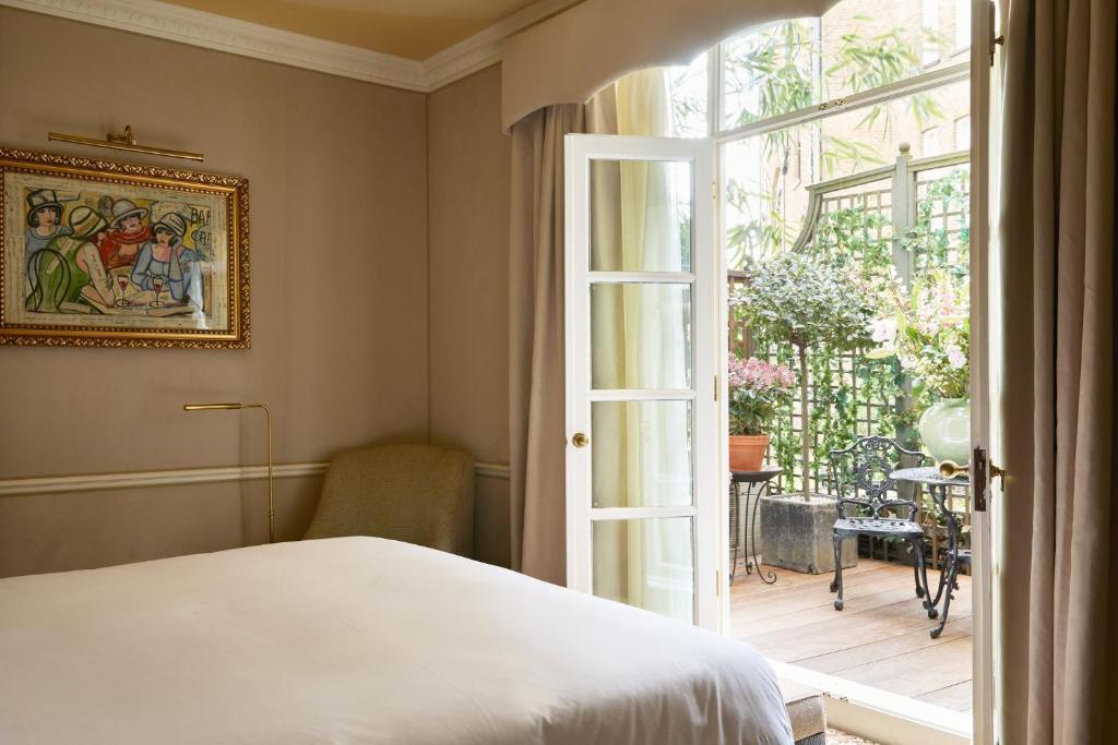 Victoria & Albert Suite