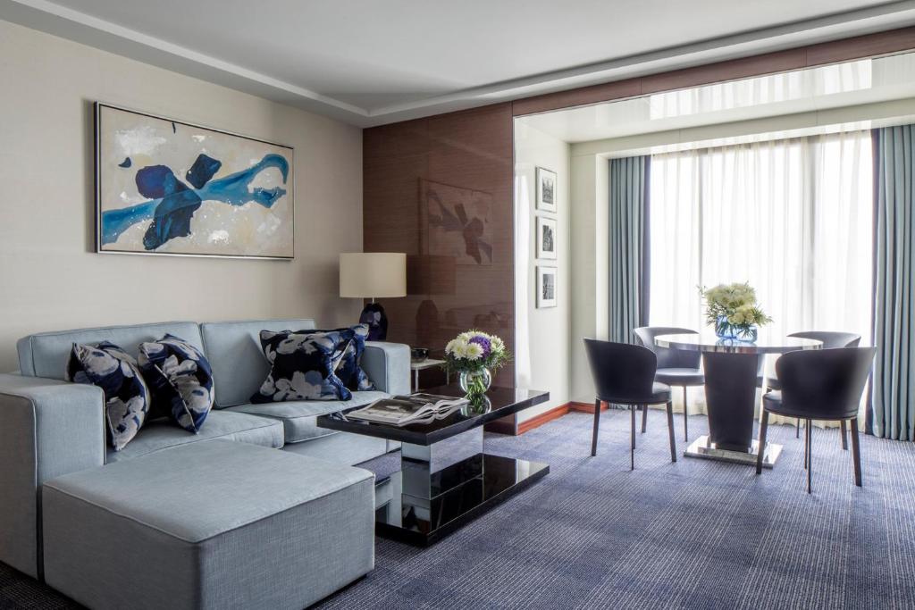 Ambassador Suite with King Bed