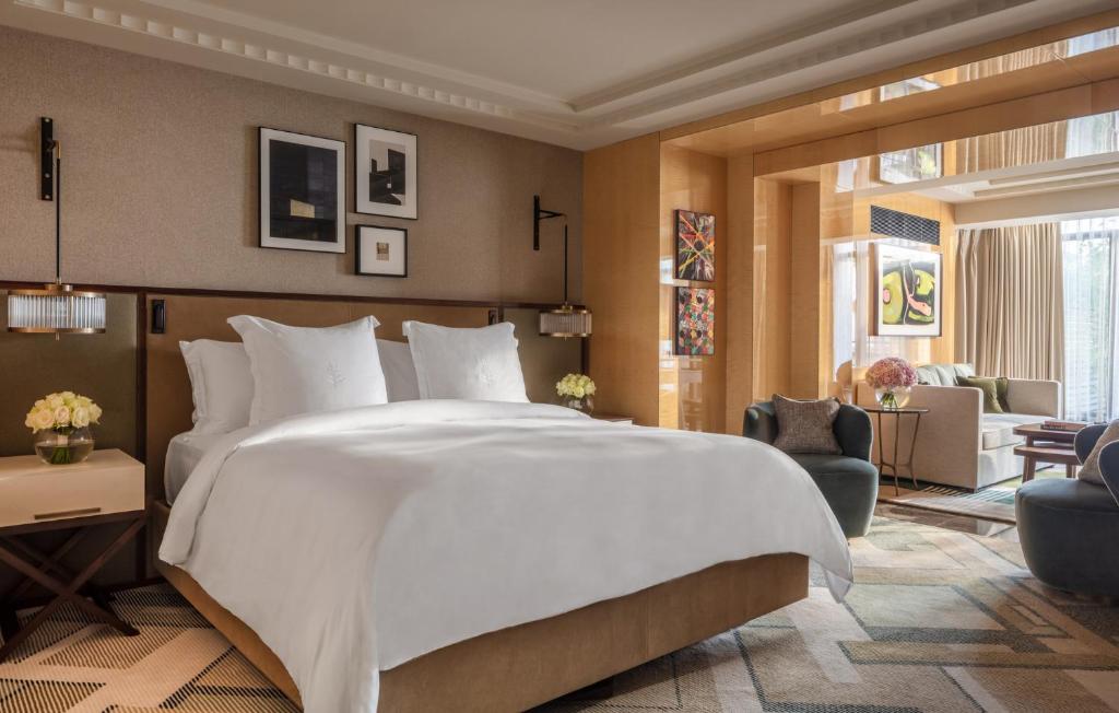 Four Seasons Hotel London at Park Lane room