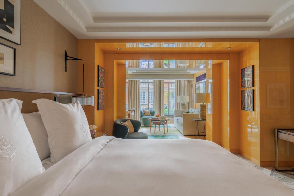 Four Seasons Hotel London at Park Lane room