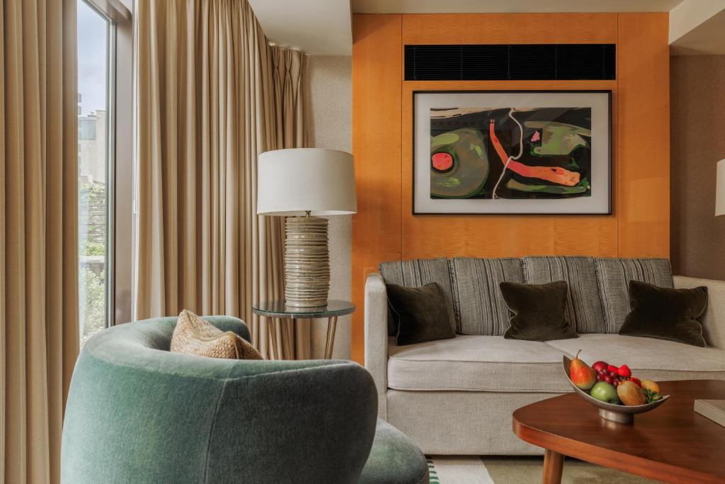 Four Seasons Hotel London at Park Lane room