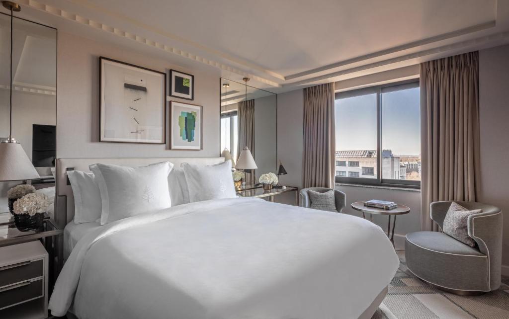 Superior Room with King Bed