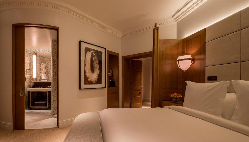Deluxe Room King Bed