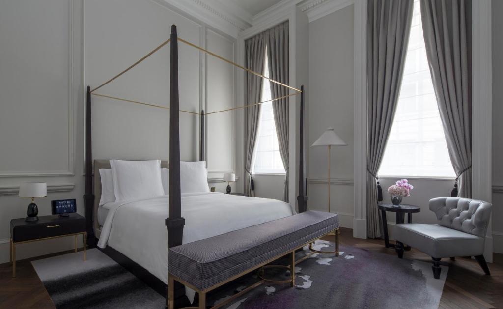 Grand Heritage Suite King Bed