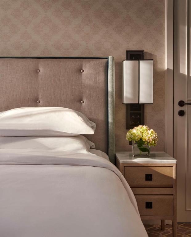 Great Scotland Yard Hotel, part of Hyatt room