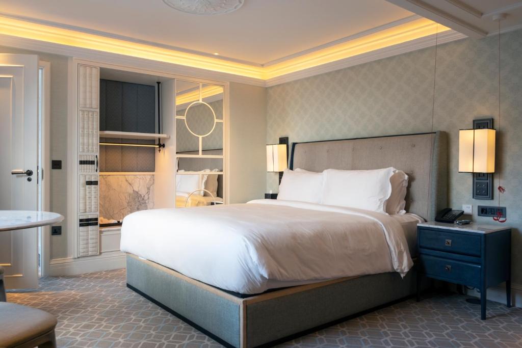 Great Scotland Yard Hotel, part of Hyatt room