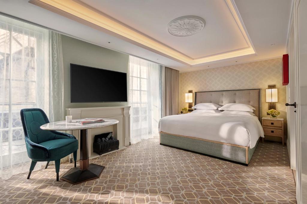 Premium King Room