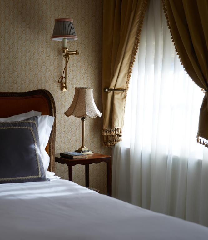 Henrys Townhouse Marylebone, London room
