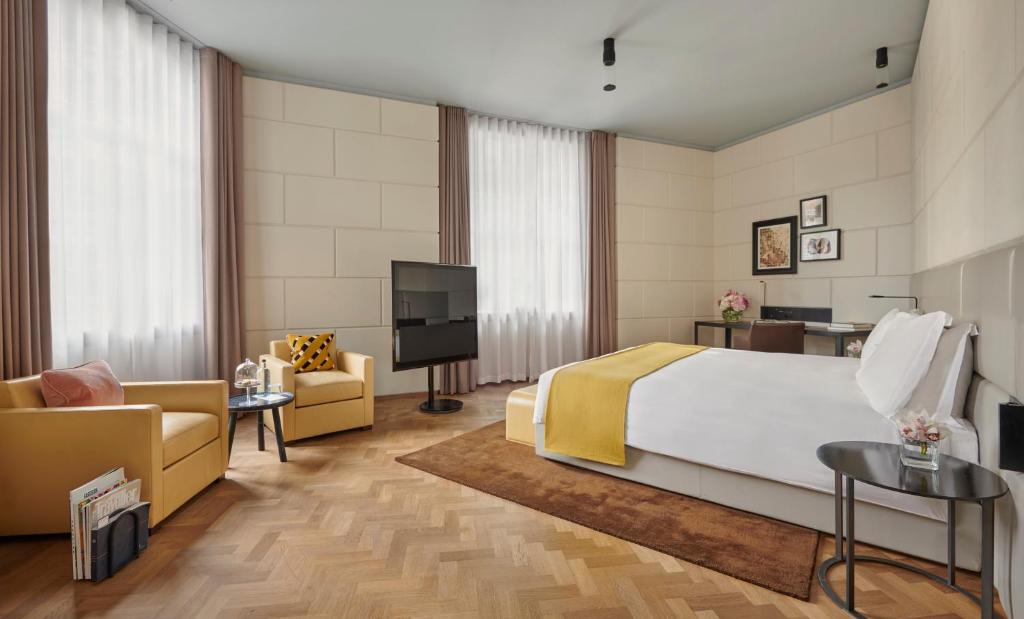 Deluxe Suite