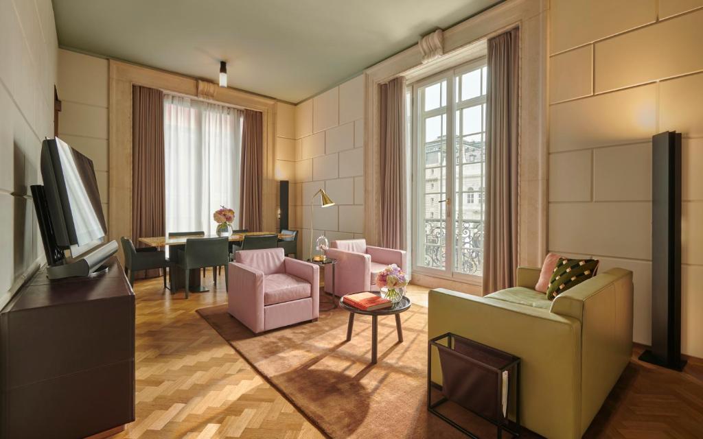 Grand Regent Suite