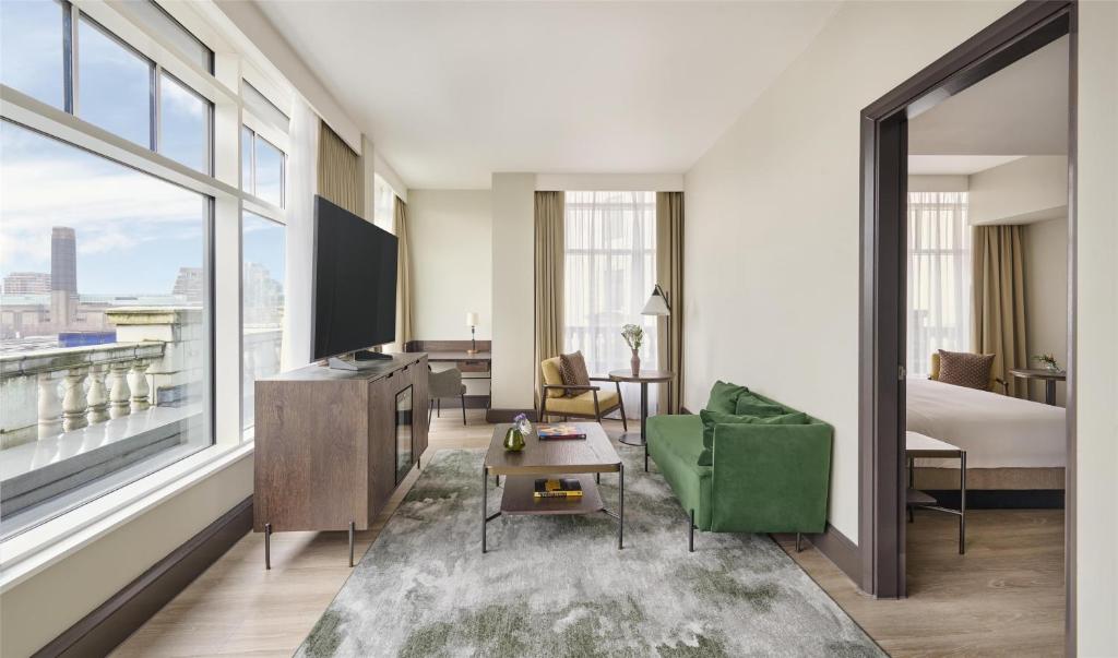Executive Suite with City View