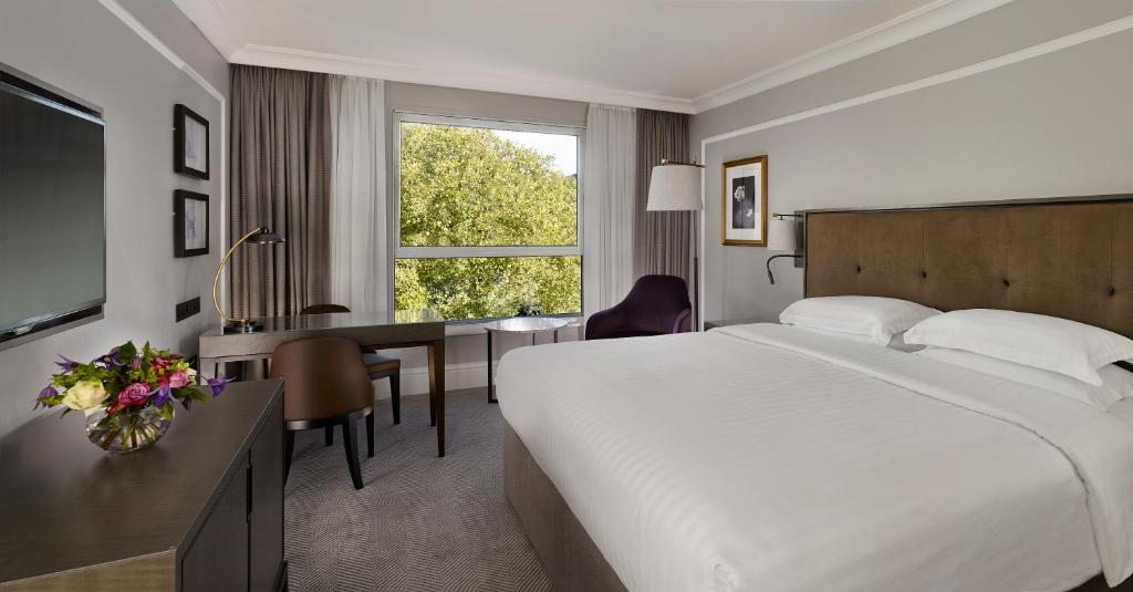 King Room with Garden View - Club Access