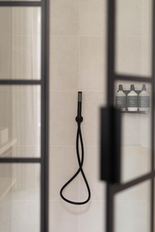 Inhabit Queen's Gardens, a Member of Design Hotels room