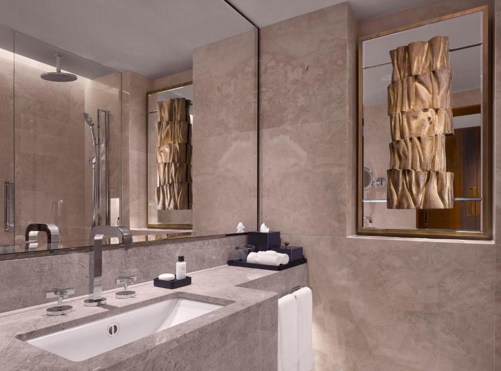 InterContinental London Park Lane by IHG room