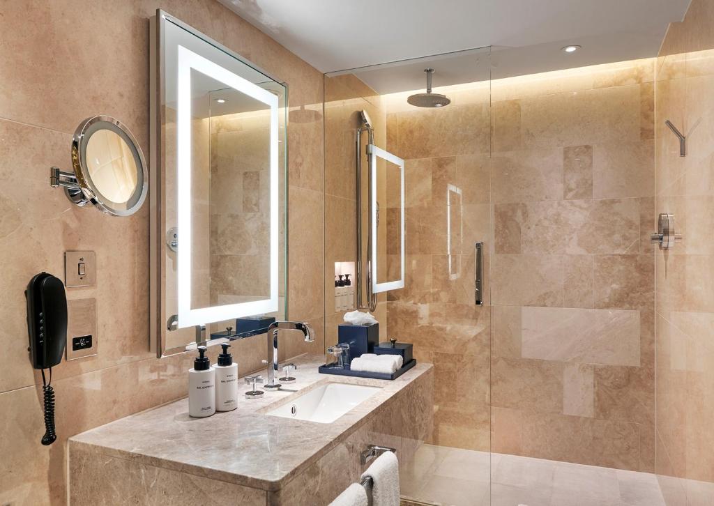 InterContinental London Park Lane by IHG room