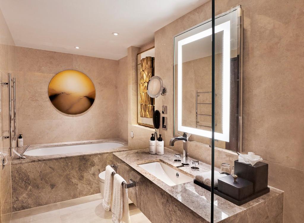 InterContinental London Park Lane by IHG room