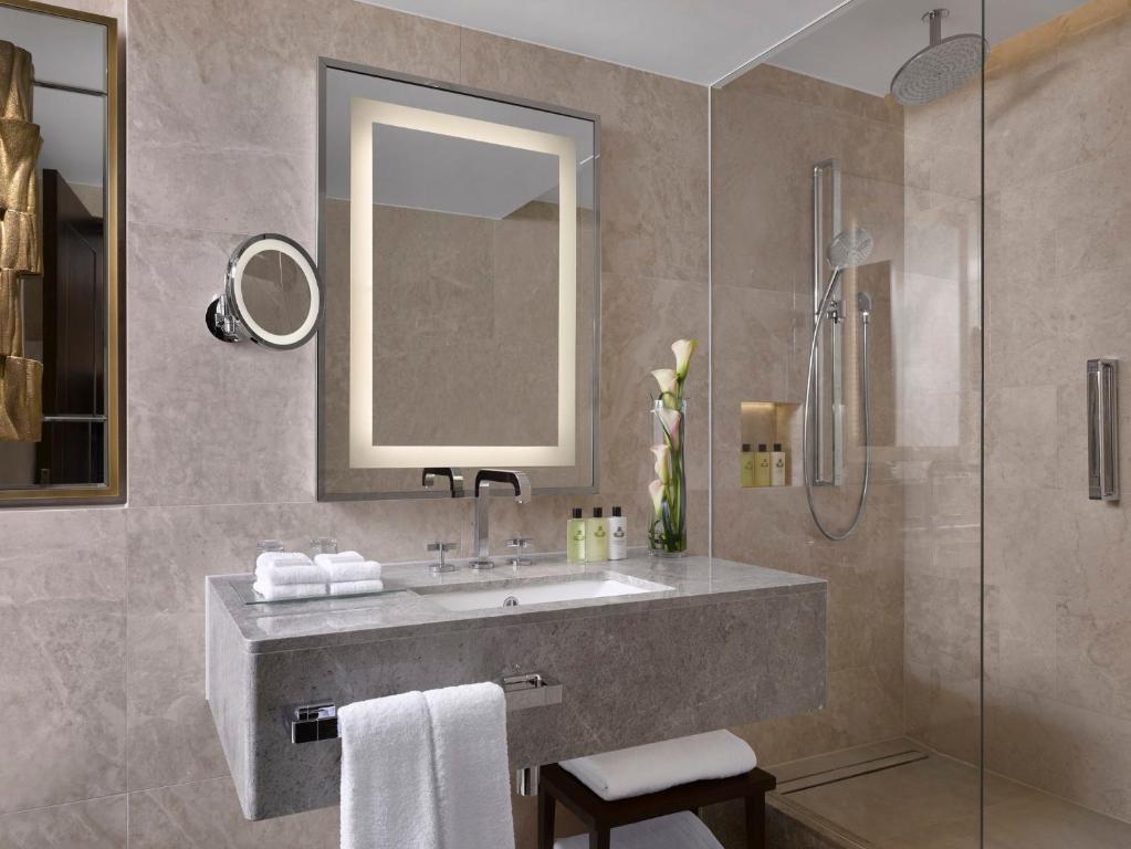 InterContinental London Park Lane by IHG room
