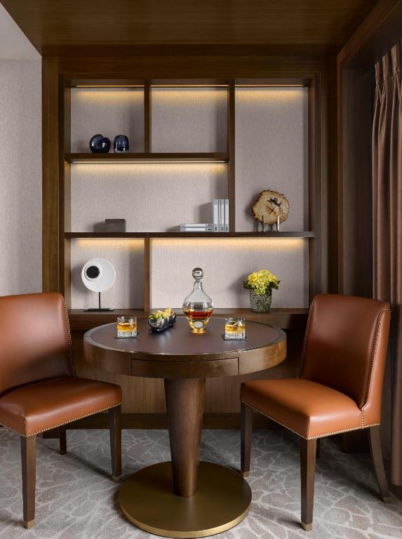 Premium King Room - Mayfair Floor
