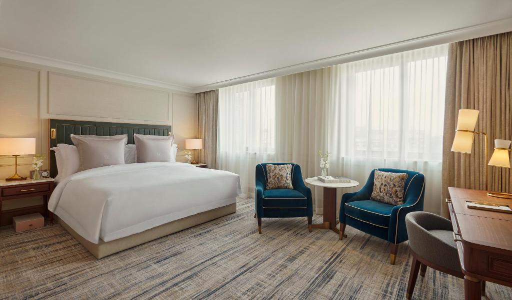 Deluxe Room with exclusive access to Cadogan private gardens