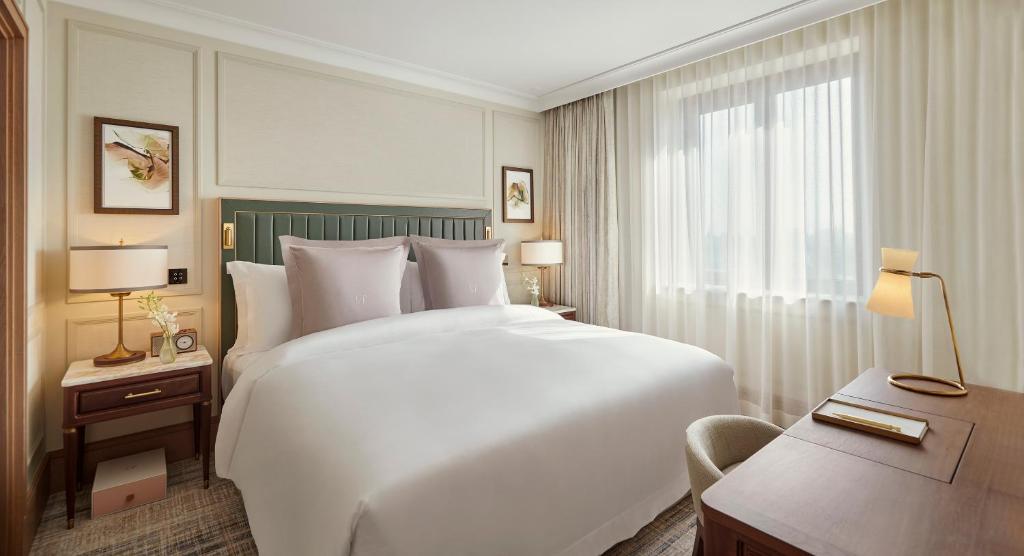 Jumeirah Carlton Tower London room