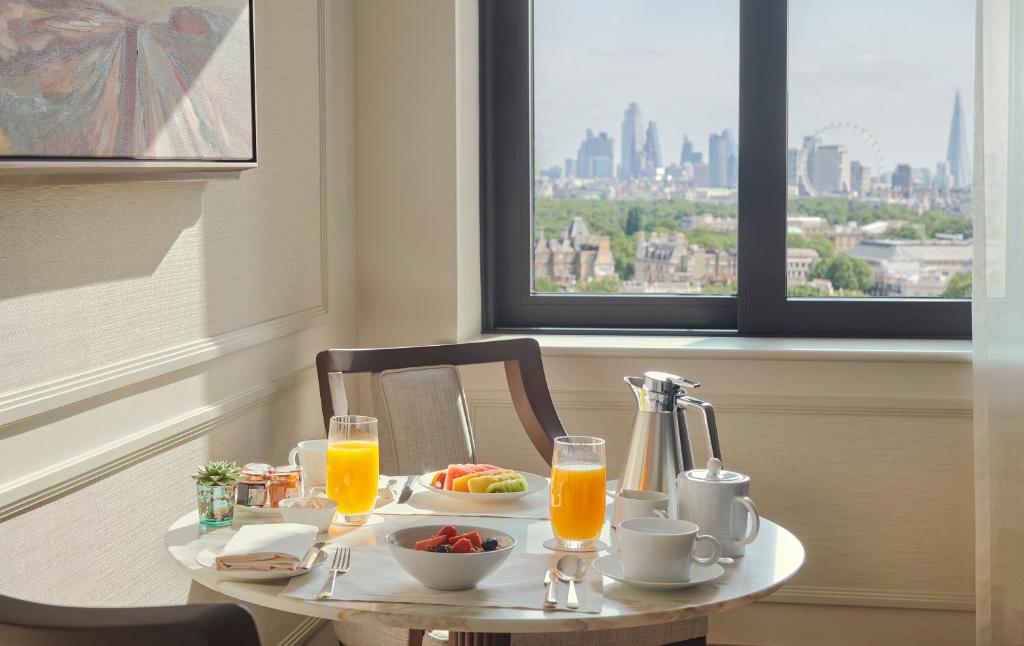 Jumeirah Carlton Tower London room
