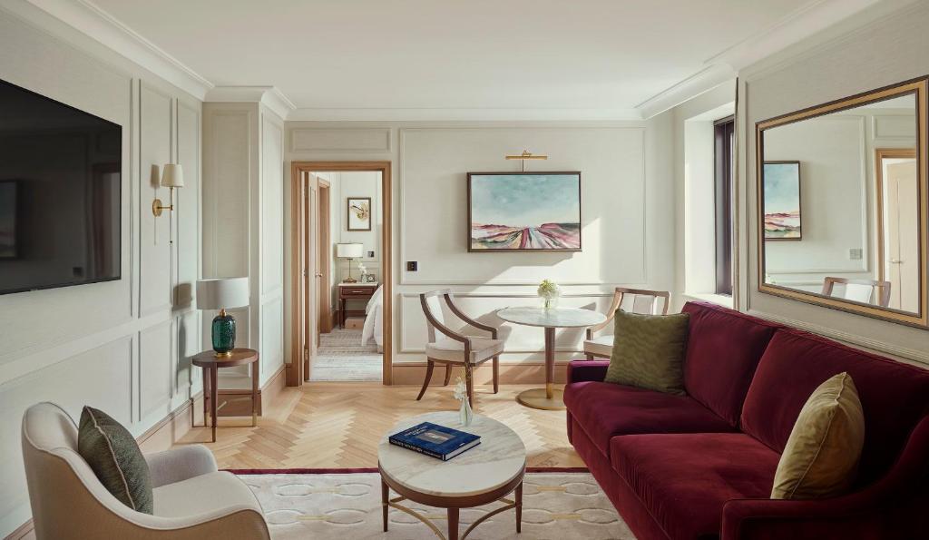 Jumeirah Carlton Tower London room