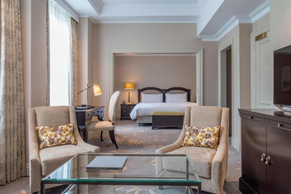 Deluxe Suite, Suite