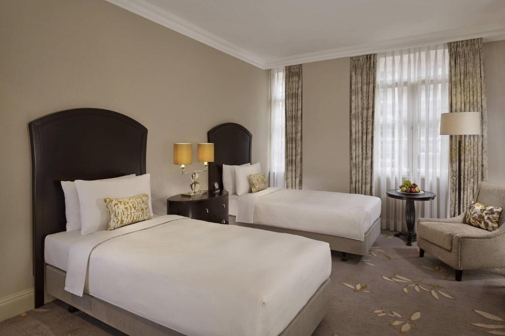 Superior Twin, Guest room