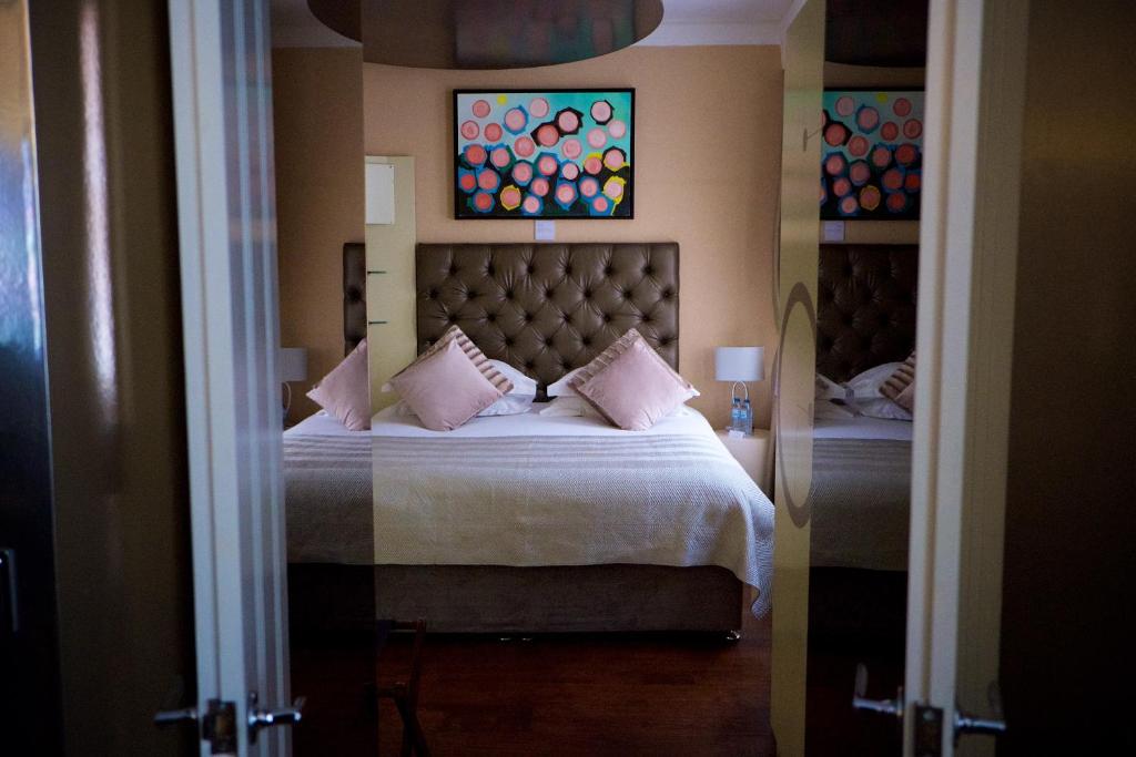 Karma Sanctum Soho Hotel room