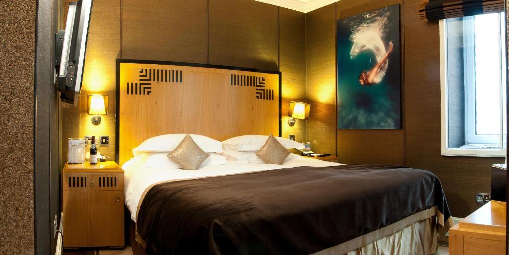 Karma Sanctum Soho Hotel room
