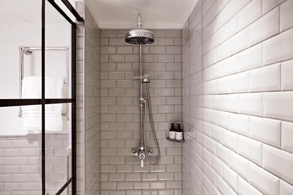 Kimpton Fitzroy London by IHG room