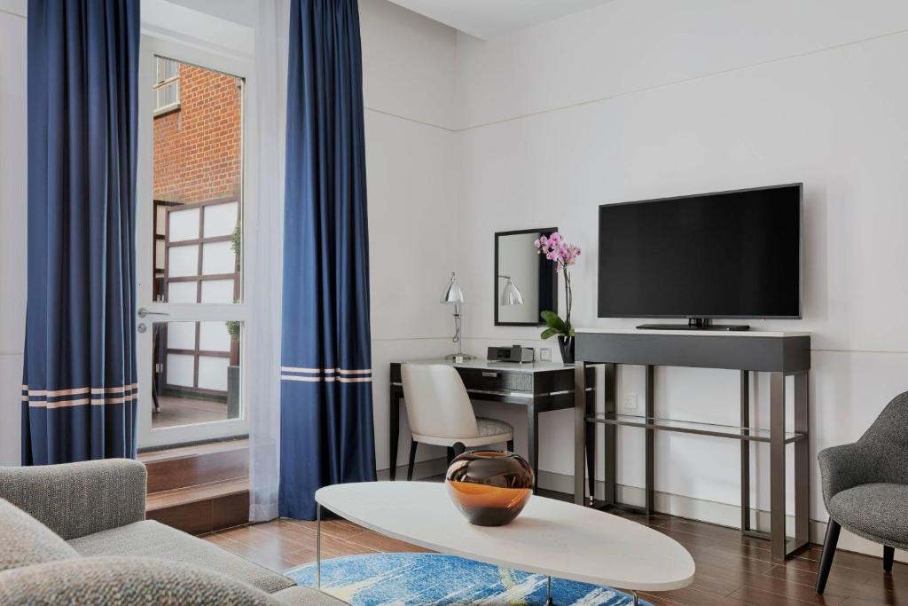 Balcony Suite with Executive Lounge Access