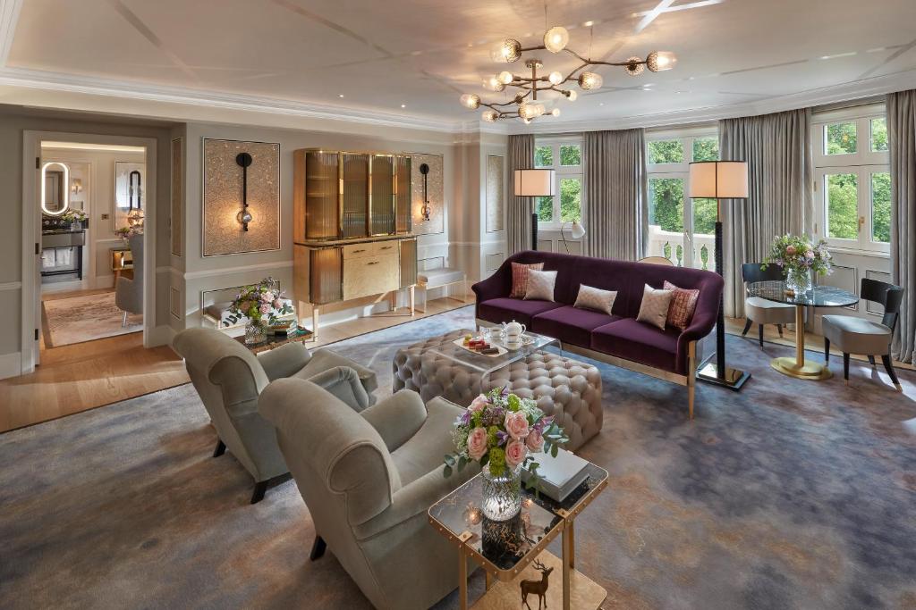 Hyde Park Suite
