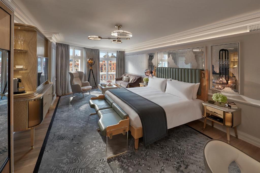 Mandarin Junior Suite King