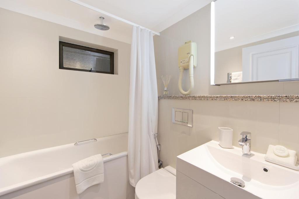 Mayfair House room