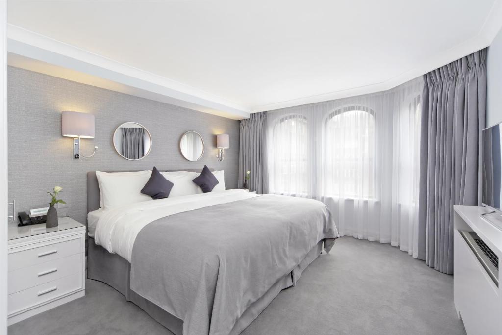 Mayfair House room