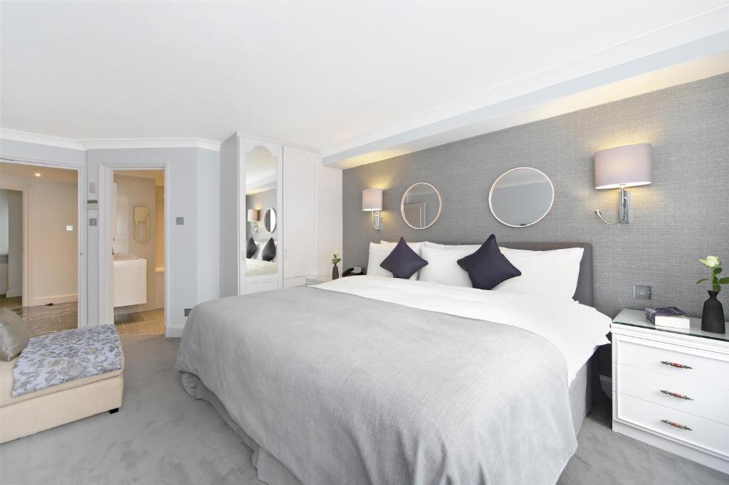 Mayfair House room