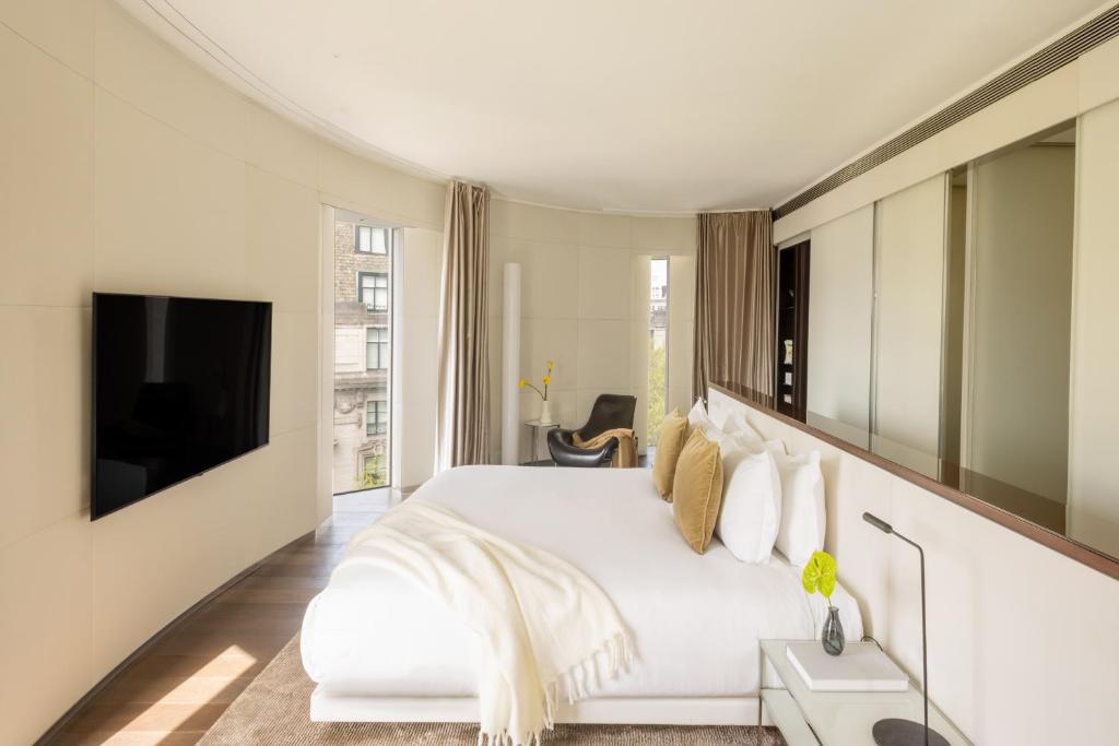 Beyond ME + Suite Panoramic City View